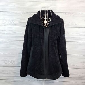 The North Face faux fur fleece jacket Size M